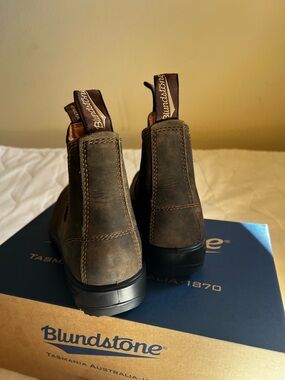 NWT Blundstone #585 Leather Boots Rustic Brown